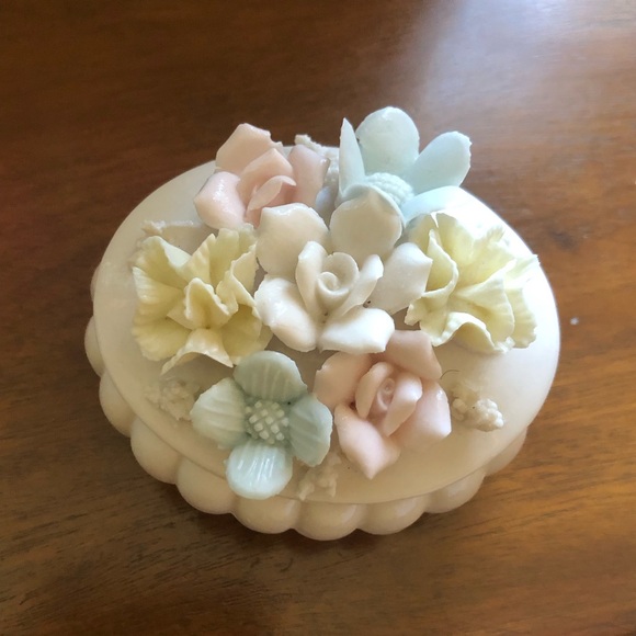 Vintage Ardalt Japan porcelain floral trinket box - Picture 7 of 16